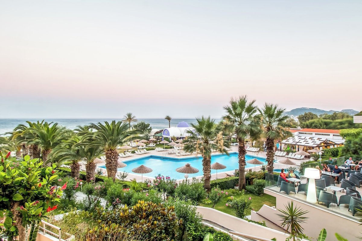Pegasos Deluxe Beach Hotel