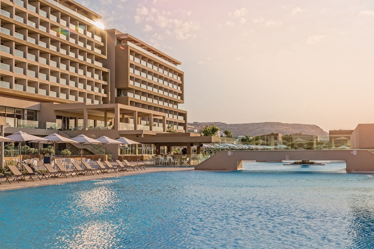 Amada Colossos Resort